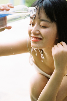 纽扣女孩