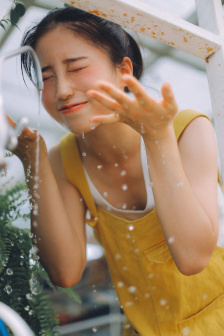 景甜三个视频